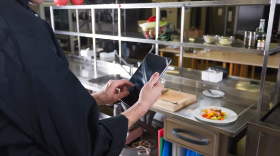 chef-with-tablet