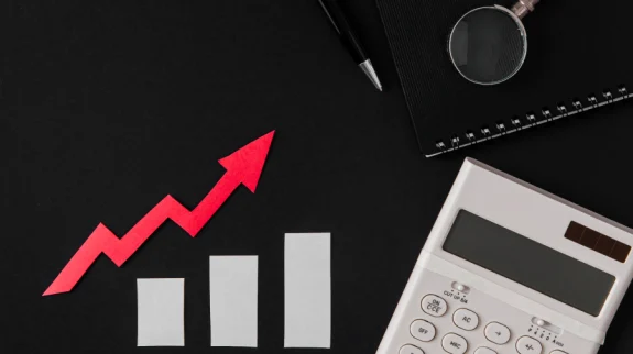 top-view-growth-arrow-with-calculator