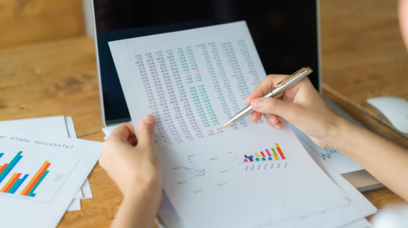 analysis-data-statistics-analyzing-price